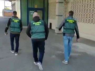 La Guardia Civil registra varios clubes de fútbol de Segunda B por un posible fraude a la Seguridad Social
