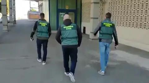 La Guardia Civil registra varios clubes de fútbol de Segunda B por un posible fraude a la Seguridad Social La Guardia Civil registra varios clubes de fútbol de Segunda B por un posible fraude a la Seguridad Social