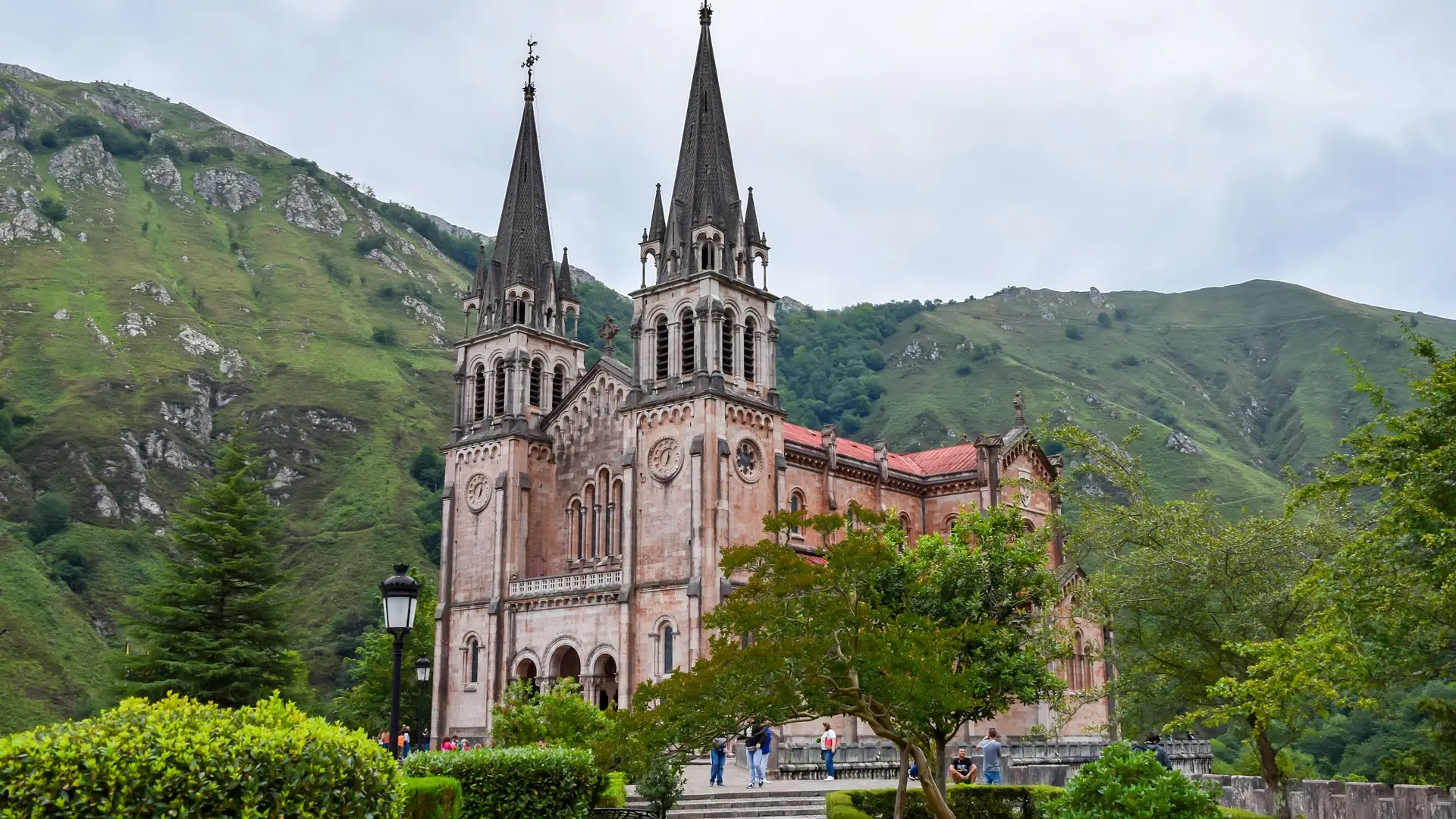 La bas&iacute;lica de Covadonga, Asturias. Efem&eacute;rides del 11 de noviembre de 2021.
