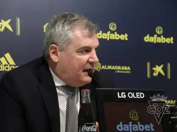 Manuel Vizcaíno, presidente del Cádiz, en una rueda de prensa Manuel Vizcaíno, presidente del Cádiz, en una rueda de prensa