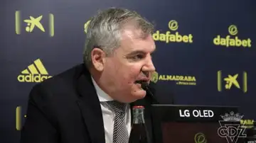 Manuel Vizcaíno, presidente del Cádiz, en una rueda de prensa Manuel Vizcaíno, presidente del Cádiz, en una rueda de prensa