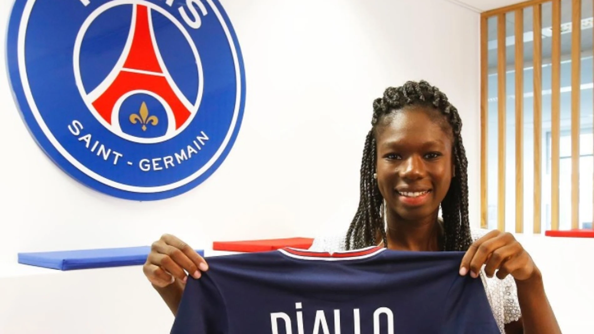 Aminata Diallo, futbolista del PSG, detenida tras la agresión a su compañera Kheira Hamraoui Aminata Diallo, futbolista del PSG, detenida tras la agresión a su compañera Kheira Hamraoui