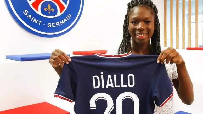 Aminata Diallo, futbolista del PSG, detenida tras la agresión a su compañera Kheira Hamraoui Aminata Diallo, futbolista del PSG, detenida tras la agresión a su compañera Kheira Hamraoui