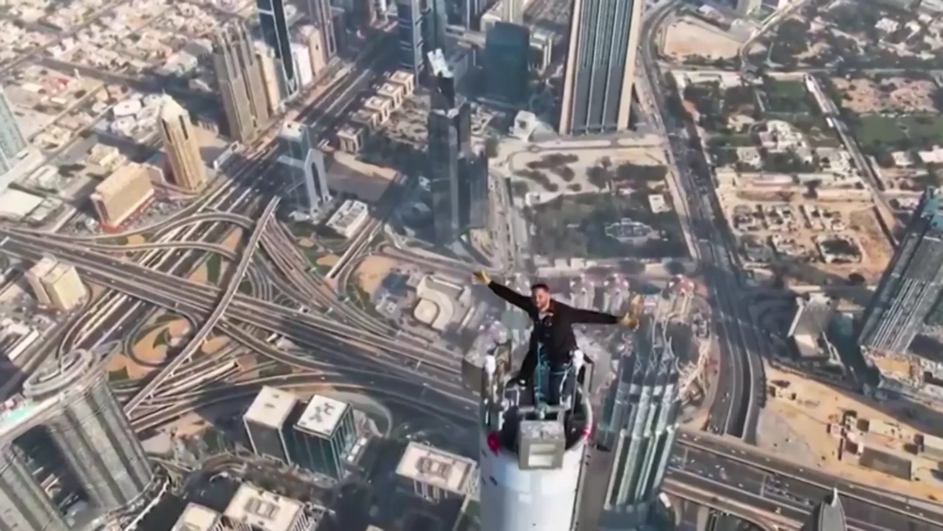 El vídeo de Will Smith subiendo al edificio más alto del mundo, el Burj  Khalifa, se hace viral