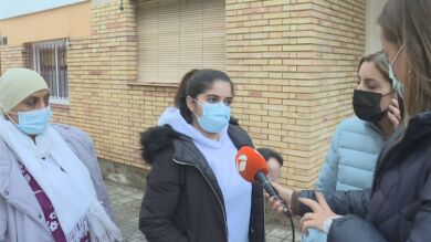 Los padres de un colegio de Girona, atemorizados por los okupas que viven junto al centro: 