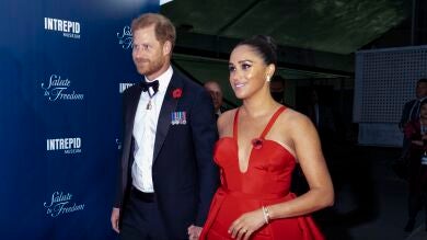 Meghan Markle vuelve a la alfombra roja con un sensual vestido que es tendencia