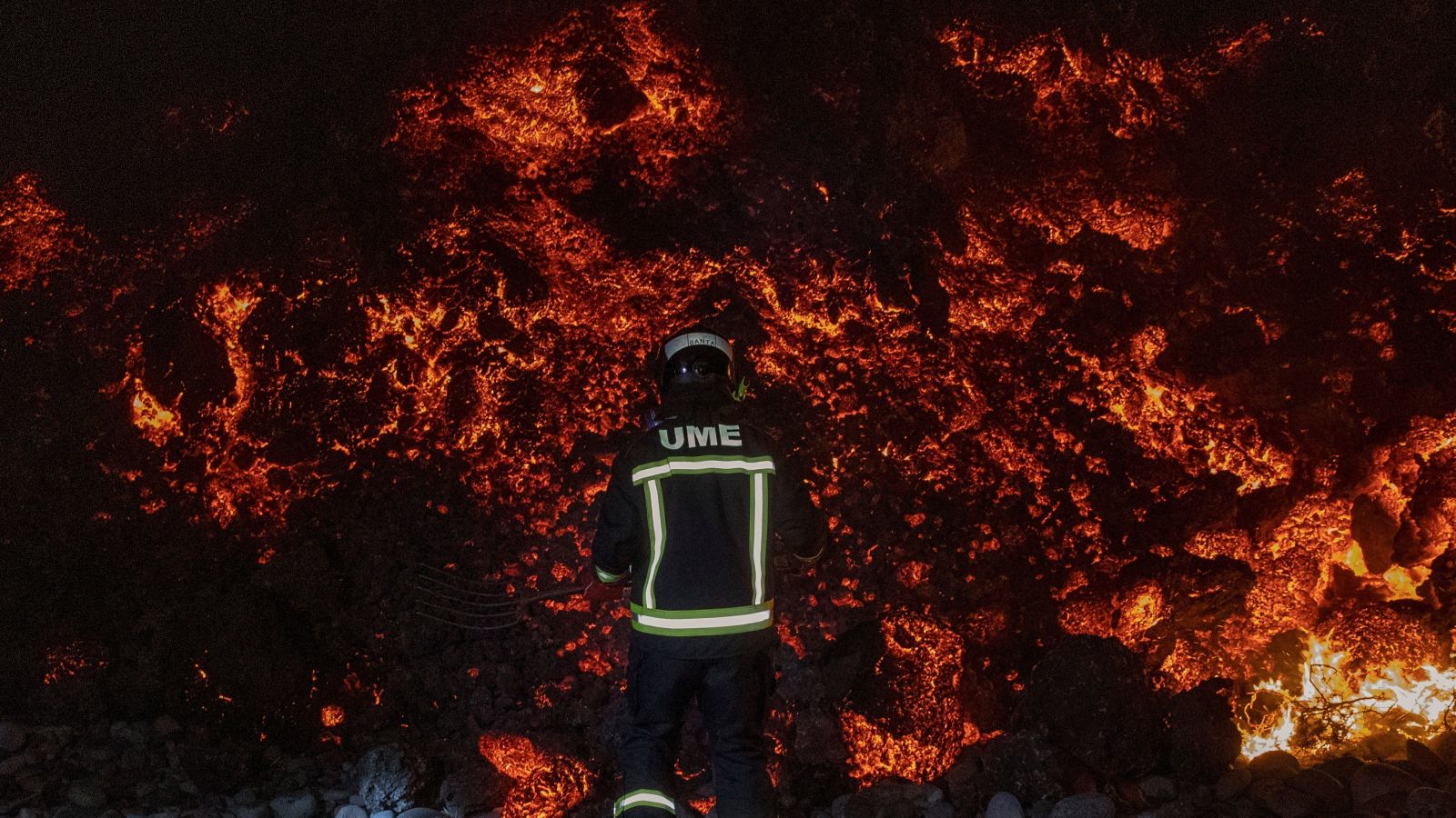 La lava del volcán supera la barrera de las 1.000 hectáreas arrasadas en La Palma