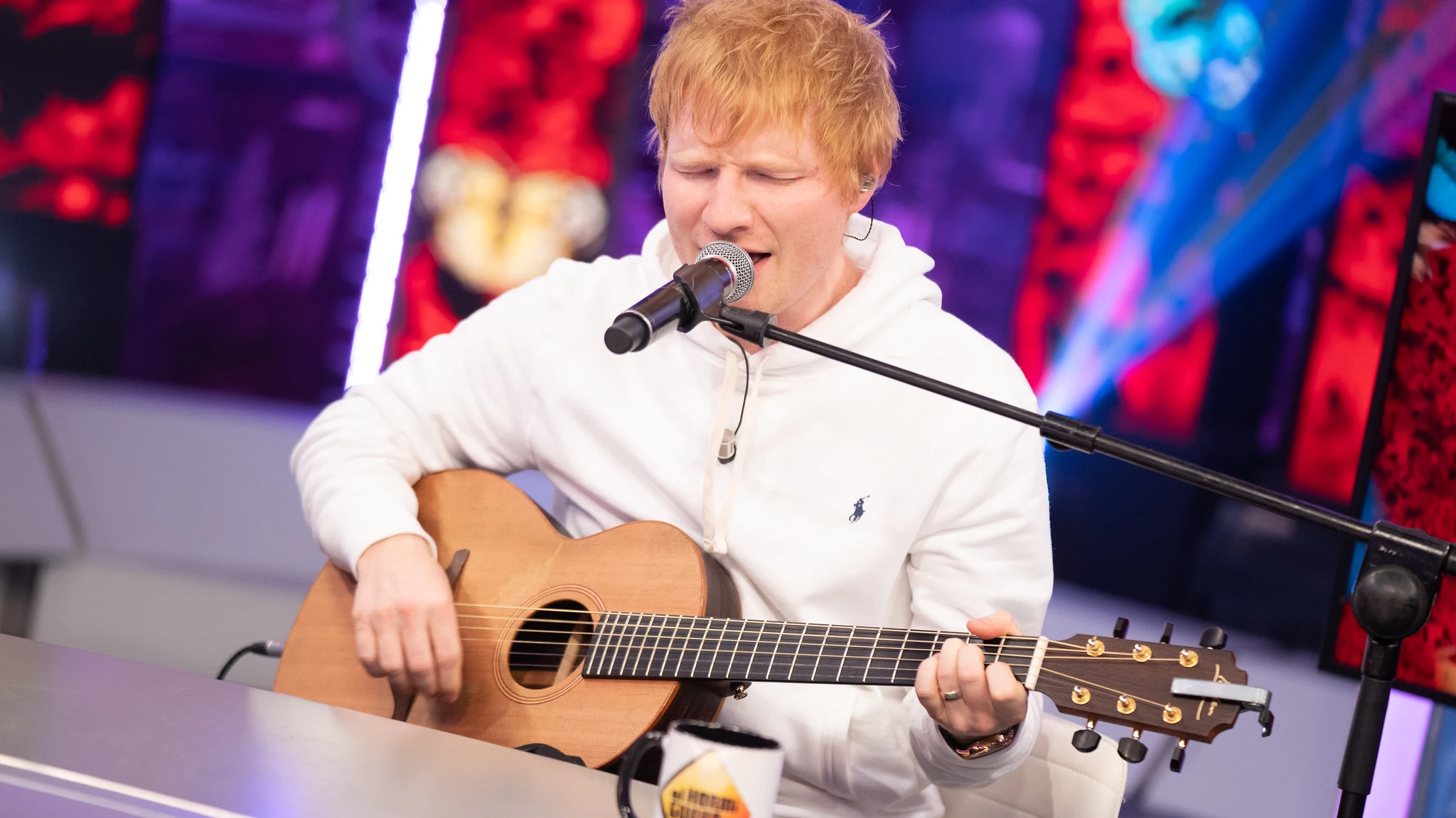Ed Sheeran emociona cantando 'Overpass Graffiti' en directo en 'El Hormiguero 3.0' Ed Sheeran emociona cantando 'Overpass Graffiti' en directo en 'El Hormiguero 3.0'