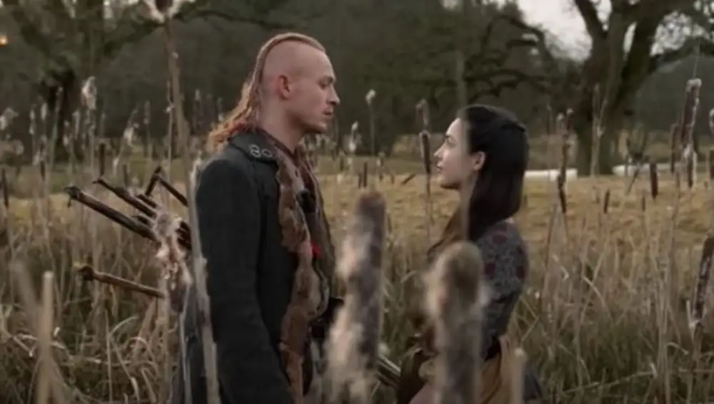 El joven Ian y Mava Christie en el tráiler de la temporada 6 de 'Outlander'