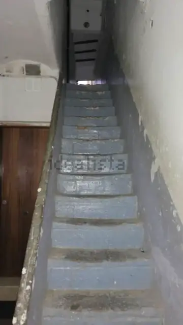 La escalera de este piso de Idealista