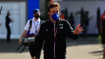 Fernando Alonso saluda en el Autódromo Hermanos Rodríguez en Ciudad de México Fernando Alonso saluda en el Autódromo Hermanos Rodríguez en Ciudad de México
