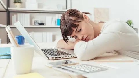 Mujer durmiendo Mujer durmiendo