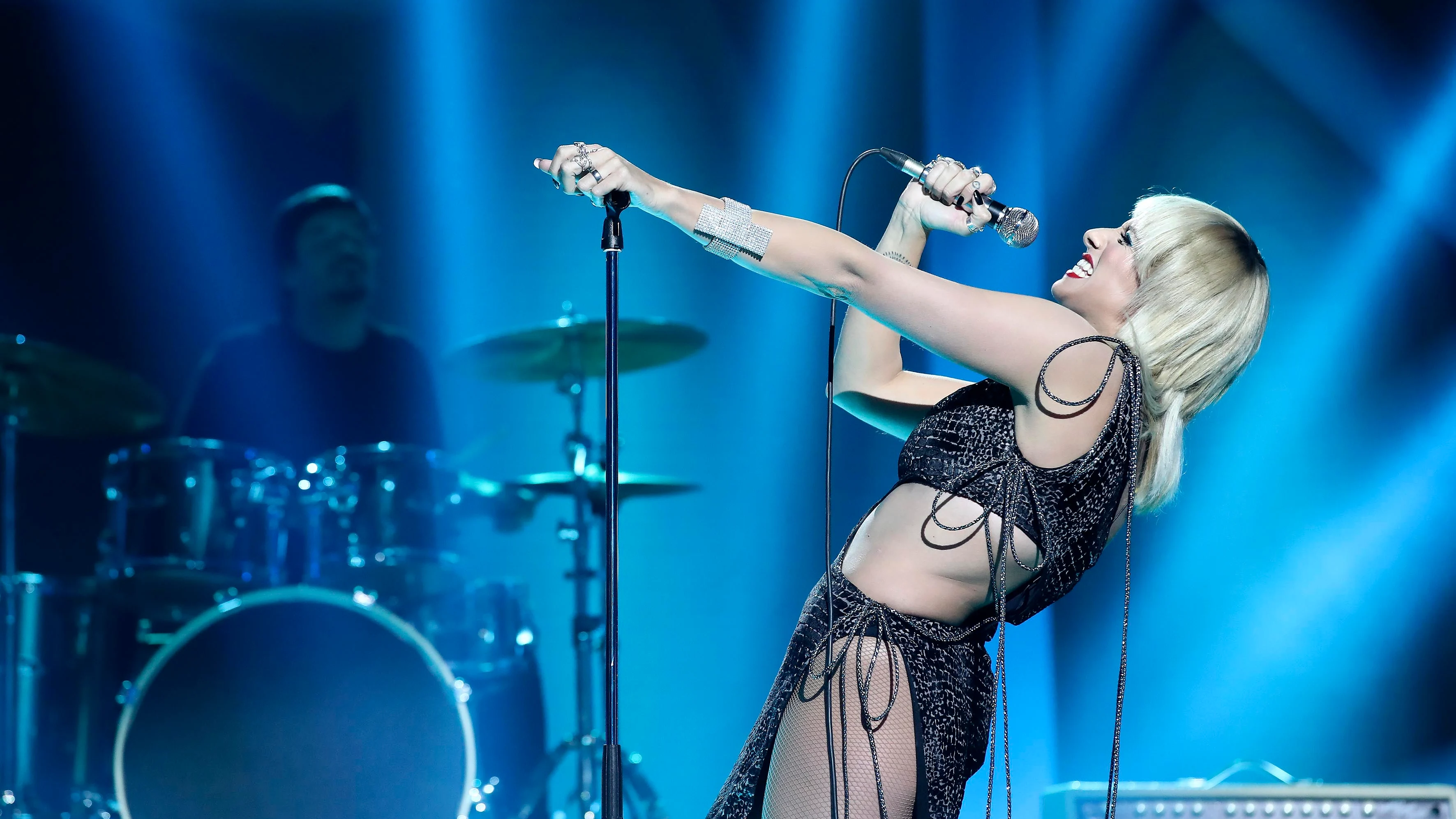 María Peláe se adentra en el ‘Midnight sky’ de Miley Cyrus María Peláe se adentra en el ‘Midnight sky’ de Miley Cyrus
