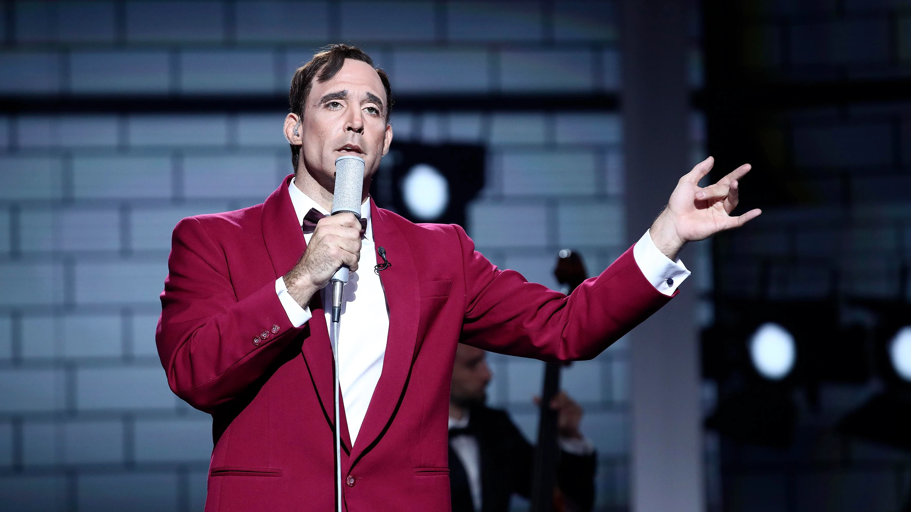 Jaime Nava derrocha elegancia con &lsquo;For me&hellip; formidable&rsquo; de Charles Aznavour