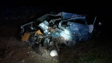 Dos personas heridas después de que un tren arrollara el coche en el que viajaban en Tarancón Dos personas heridas después de que un tren arrollara el coche en el que viajaban en Tarancón