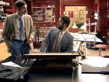 Raúl sorprende a Fran con Coral en una actitud que le hace desconfiar Raúl sorprende a Fran con Coral en una actitud que le hace desconfiar