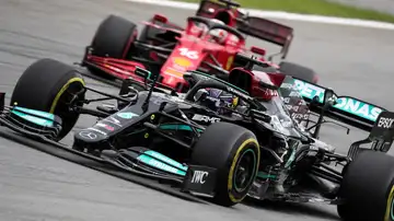 Hamilton perderá 5 posiciones en parrilla al cambiar el motor de combustión de su Mercedes Hamilton perderá 5 posiciones en parrilla al cambiar el motor de combustión de su Mercedes