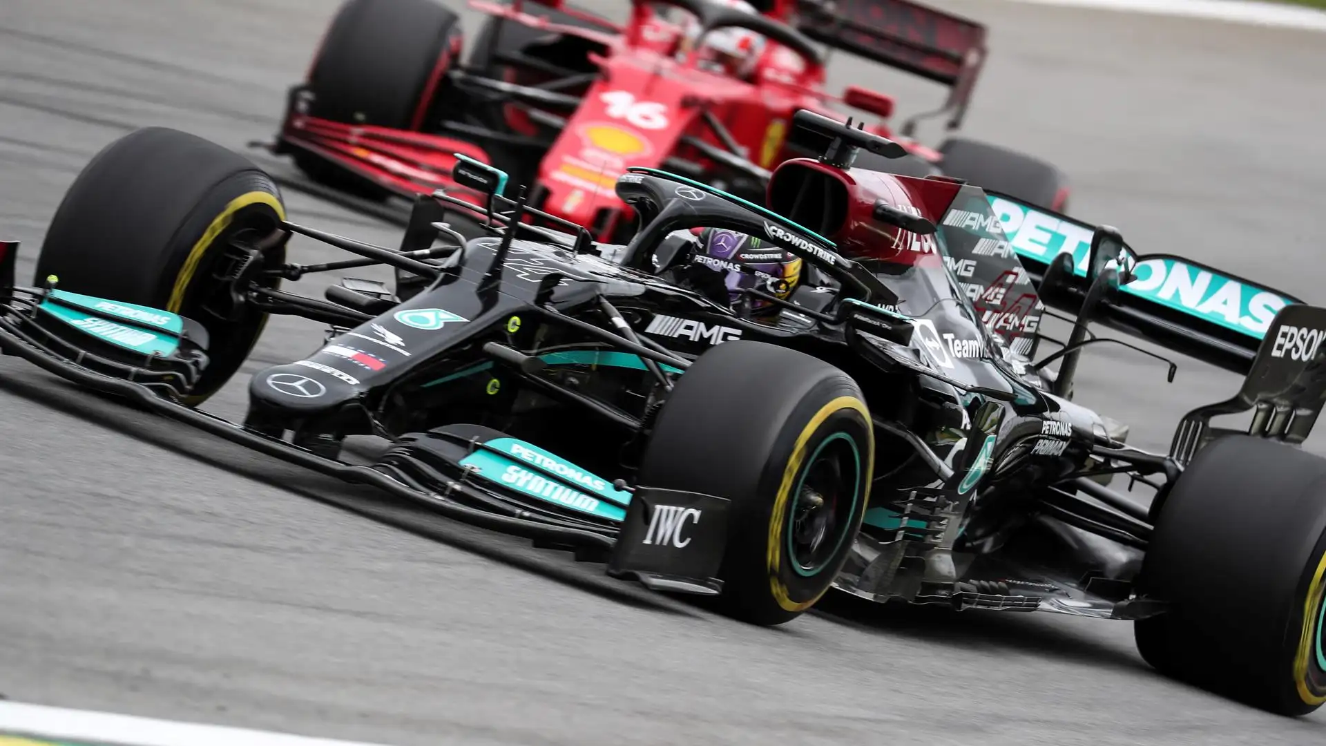 Hamilton perderá 5 posiciones en parrilla al cambiar el motor de combustión de su Mercedes Hamilton perderá 5 posiciones en parrilla al cambiar el motor de combustión de su Mercedes
