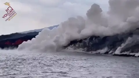 El volcán de La Palma en contacto con el mar El volcán de La Palma en contacto con el mar