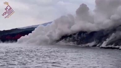 Científicos captan el sonido de la colada del volcán llegar al mar con una parábola