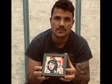 Dani Martín homenajea al 'Canto del loco' con su nuevo disco 'No, no vuelve' Dani Martín homenajea al 'Canto del loco' con su nuevo disco 'No, no vuelve'