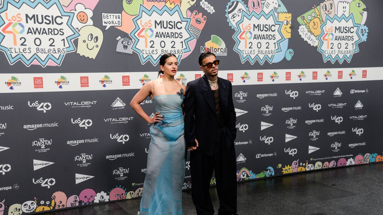 El beso de Rosalía y Rauw Alejandro sobre el escenario que dejó sorprendidos a todos los fans