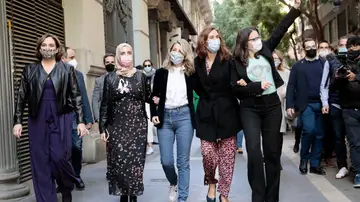 Una protesta de transportistas recibe a Yolanda Díaz entre gritos y huevos en Valencia Una protesta de transportistas recibe a Yolanda Díaz entre gritos y huevos en Valencia
