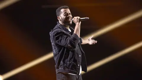 Carlos Ángel Valdés canta ‘Evergreen’ en los Asaltos de ‘La Voz’ Carlos Ángel Valdés canta ‘Evergreen’ en los Asaltos de ‘La Voz’