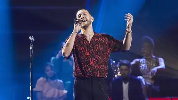 Óscar Ettedgui canta ‘Pillowtalk’ en los Asaltos de ‘La Voz’