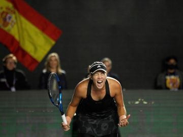 Muguruza gana en tres sets a Krejcikova y se jugará el pase a las semifinales de la WTA Finals contra Kontaveit