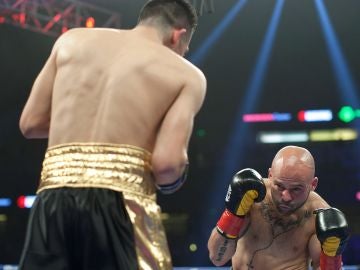 El español Kiko Martínez se proclama campeón del mundo de peso pluma con un increíbel KO 