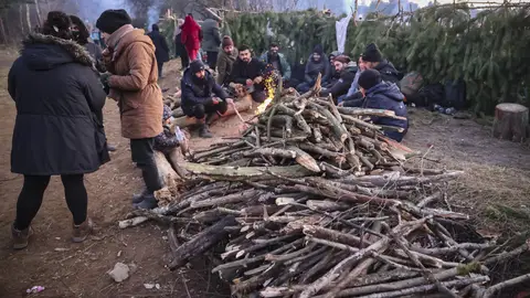 Unos 50 migrantes atraviesan la frontera entre Bielorrusia y Polonia Unos 50 migrantes atraviesan la frontera entre Bielorrusia y Polonia