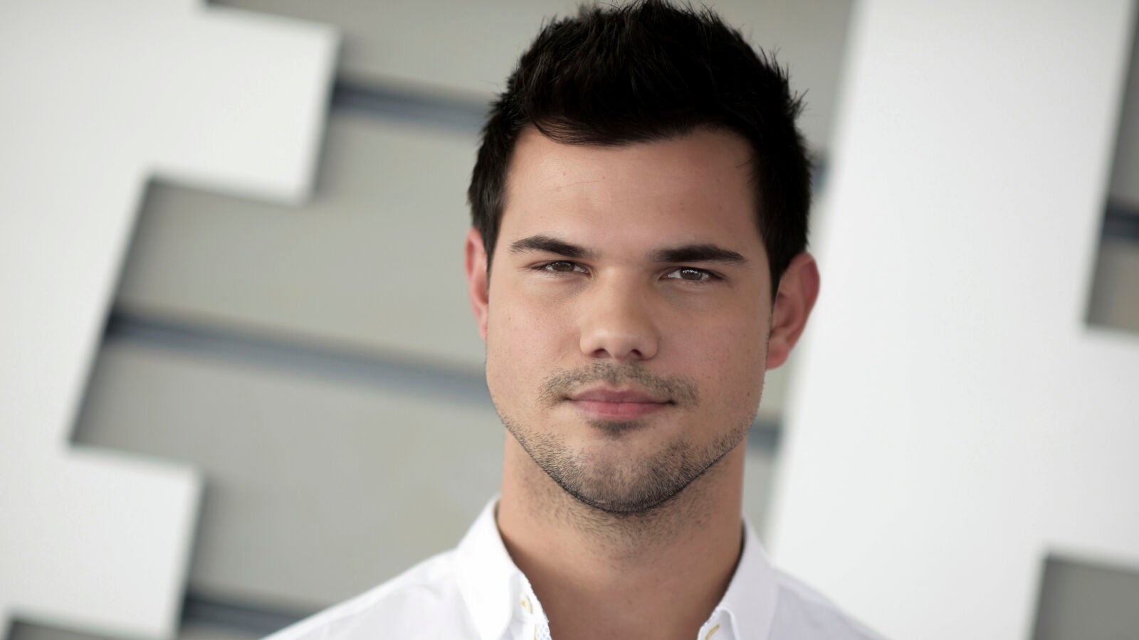 Taylor Lautner, el lobo de 'Crepúsculo', le pide matrimonio a su novia en una romántica velada