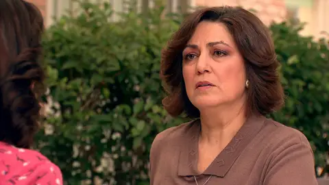 Blanca accede a la petición de Penélope tras la actitud agresiva de Esther Blanca accede a la petición de Penélope tras la actitud agresiva de Esther