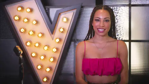 Karina Pasian: “Cuando me vi con este look pensé, voy a comerme el escenario” Karina Pasian: “Cuando me vi con este look pensé, voy a comerme el escenario”