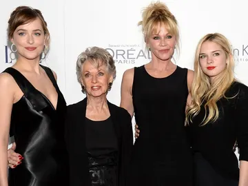 Dakota Johnson, Tippi Hedren, Melanie Griffith y Stella Banderas Dakota Johnson, Tippi Hedren, Melanie Griffith y Stella Banderas