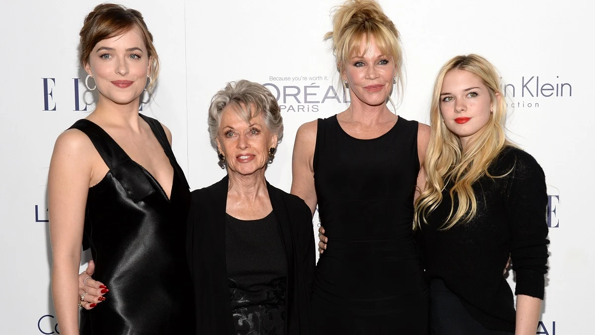 Dakota Johnson, Tippi Hedren, Melanie Griffith y Stella Banderas Dakota Johnson, Tippi Hedren, Melanie Griffith y Stella Banderas