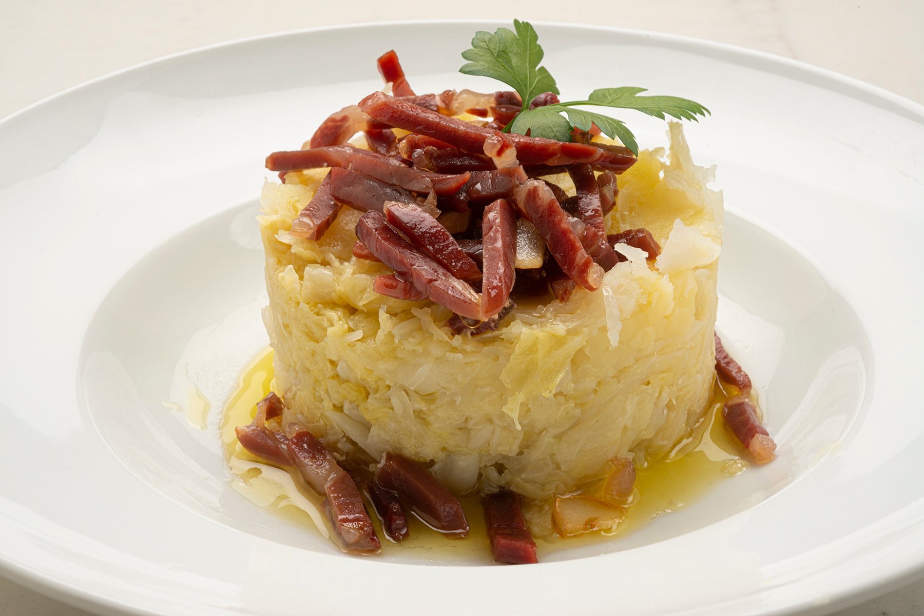 Receta saludable, barata y sabrosa de Arguiñano: col con patatas y jamón