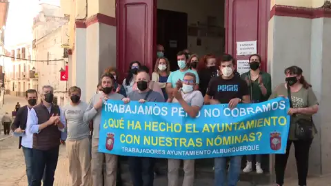 El Ayuntamiento de Alburquerque está en quiebra y sus trabajadores llevan casi un año sin cobrar El Ayuntamiento de Alburquerque está en quiebra y sus trabajadores llevan casi un año sin cobrar