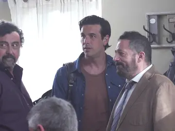 Mario Casas regresa a 'Los hombres de Paco': Así le dan la bienvenida Paco Tous, Michelle Jenner y Pepón Nieto Mario Casas regresa a 'Los hombres de Paco': Así le dan la bienvenida Paco Tous, Michelle Jenner y Pepón Nieto