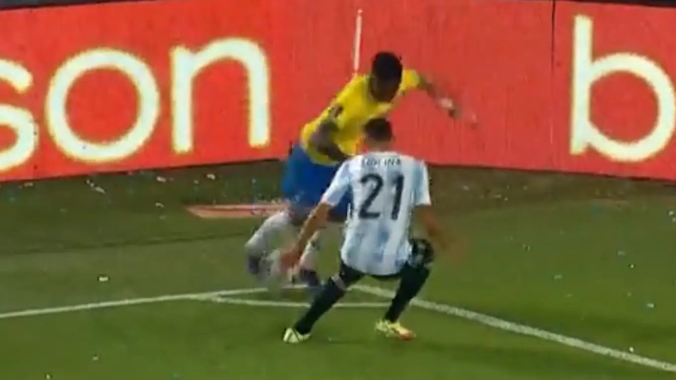 La 'lambretta' de Vinicius contra Argentina que da la vuelta al mundo La 'lambretta' de Vinicius contra Argentina que da la vuelta al mundo