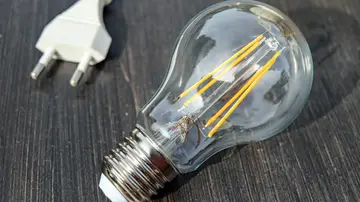 El precio de la luz se dispara en noviembre alcanzando hoy los 228,84 euros MWh El precio de la luz se dispara en noviembre alcanzando hoy los 228,84 euros MWh