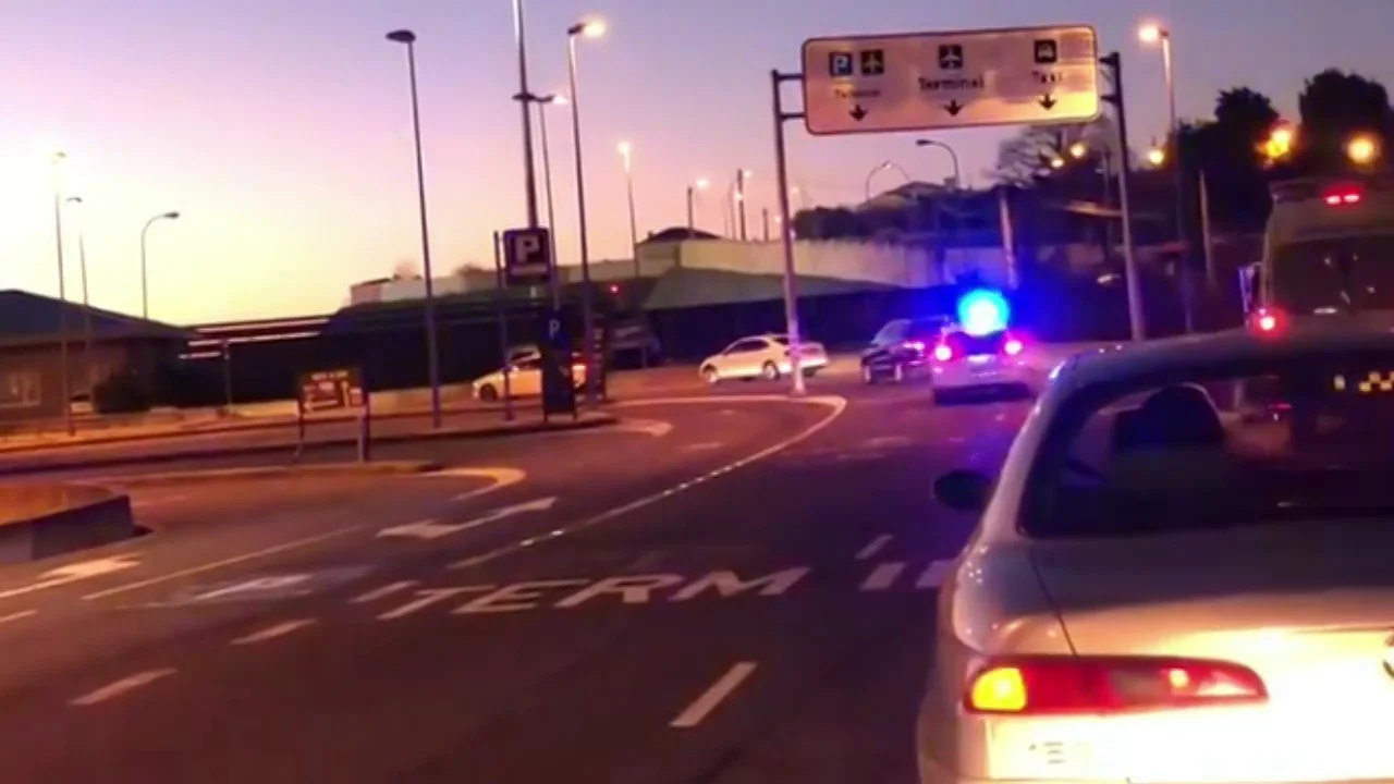 Un aviso de bomba en un vuelo activa el Plan de Emergencia en el Aeropuerto de A Coruña Un aviso de bomba en un vuelo activa el Plan de Emergencia en el Aeropuerto de A Coruña