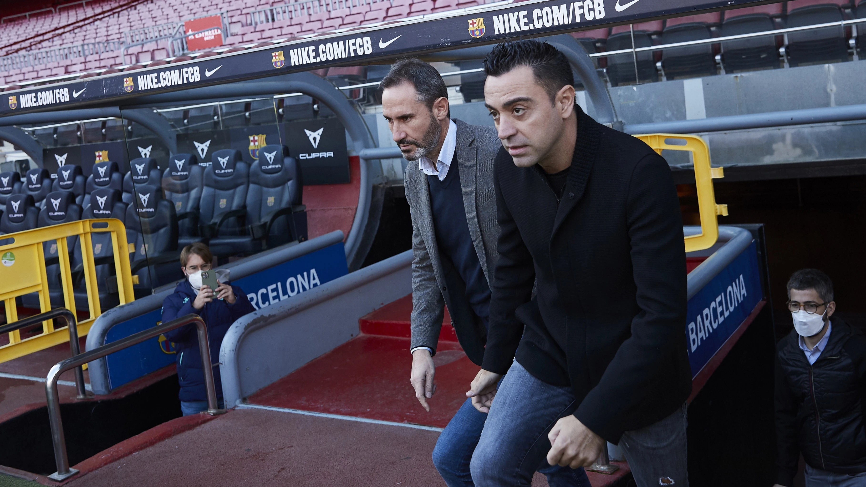 Los entrenadores del Barcelona, Xavi Hernández, y del Espanyol, Vicente Moreno, en el Camp Nou Los entrenadores del Barcelona, Xavi Hernández, y del Espanyol, Vicente Moreno, en el Camp Nou