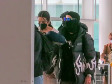 Rosalía y Rauw Alejandro volviendo a Barcelona Rosalía y Rauw Alejandro volviendo a Barcelona