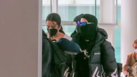 Rosalía y Rauw Alejandro volviendo a Barcelona Rosalía y Rauw Alejandro volviendo a Barcelona