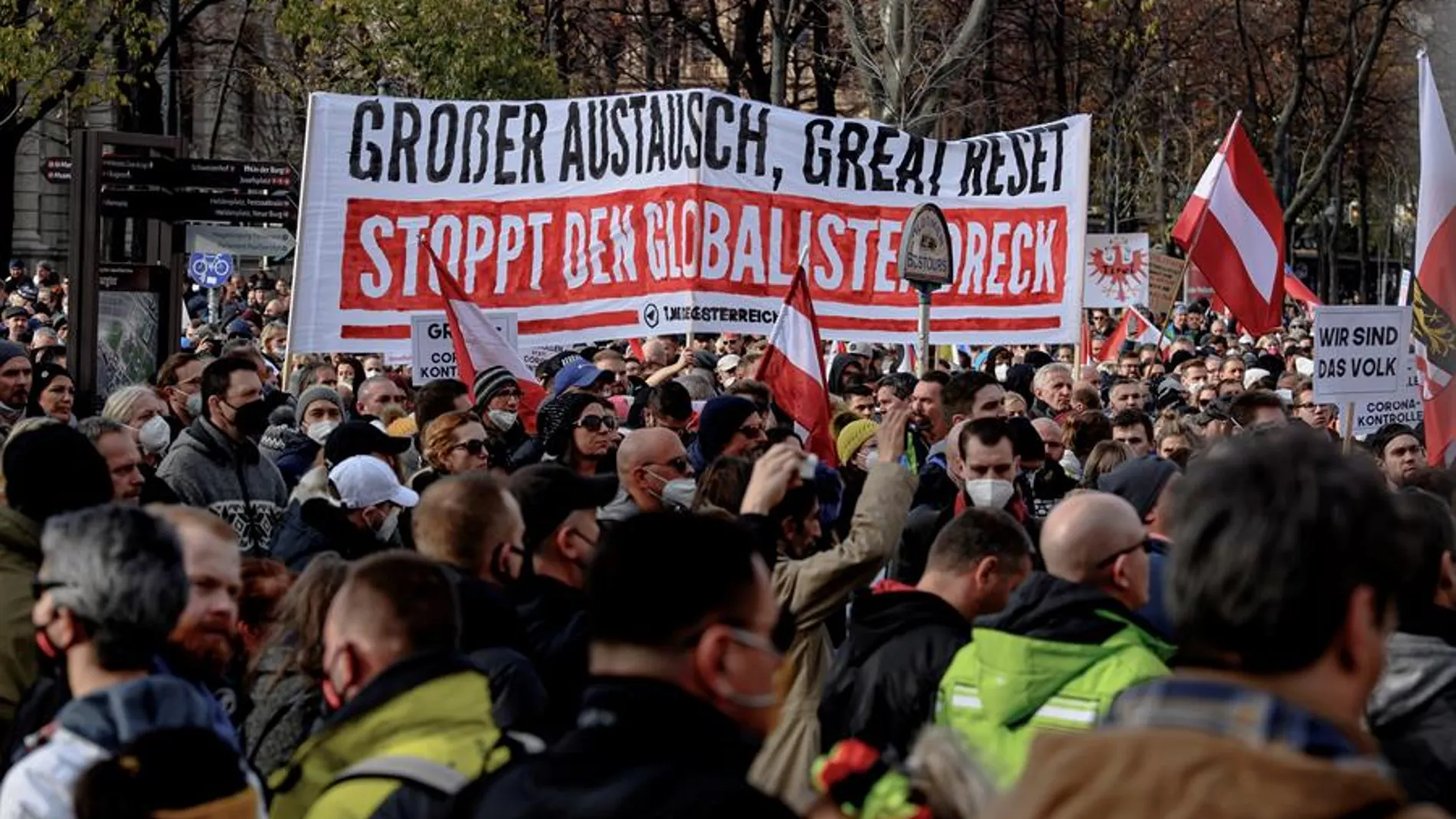 La extrema derecha lidera las manifestaciones contra el nuevo confinamiento por el coronavirus en Austria