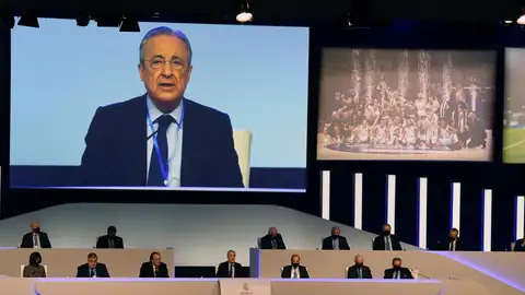 Florentino Pérez: "Hay que recordarle a la UEFA quién es el Real Madrid" Florentino Pérez: "Hay que recordarle a la UEFA quién es el Real Madrid"