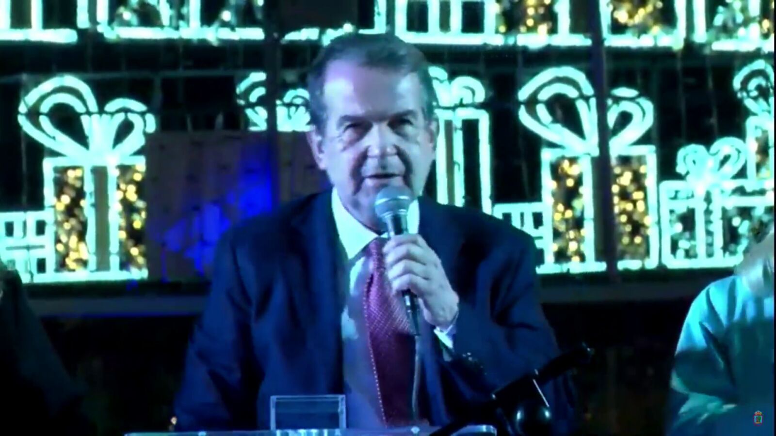 Abel Caballero, alcalde de Vigo, enciende las luces de Navidad con un mensaje en inglés a los astronautas