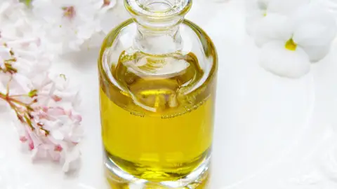 Oferta de empleo: Se buscan perfumistas para la campaña de Navidad Oferta de empleo: Se buscan perfumistas para la campaña de Navidad